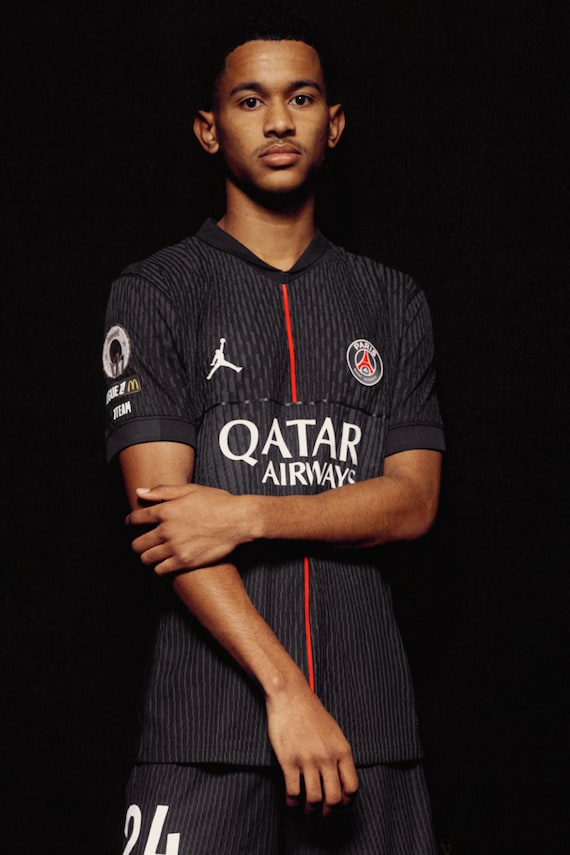 PSG FOURTH KIT